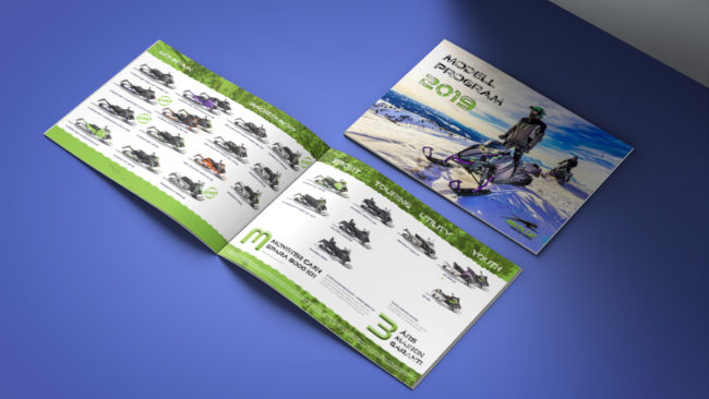 En folder som visar Arctic Cats snöskotersortiment 2019