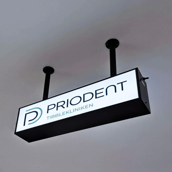 Logotyp till tandkliniken Priodent gjord av Wahlbergs Grafiska